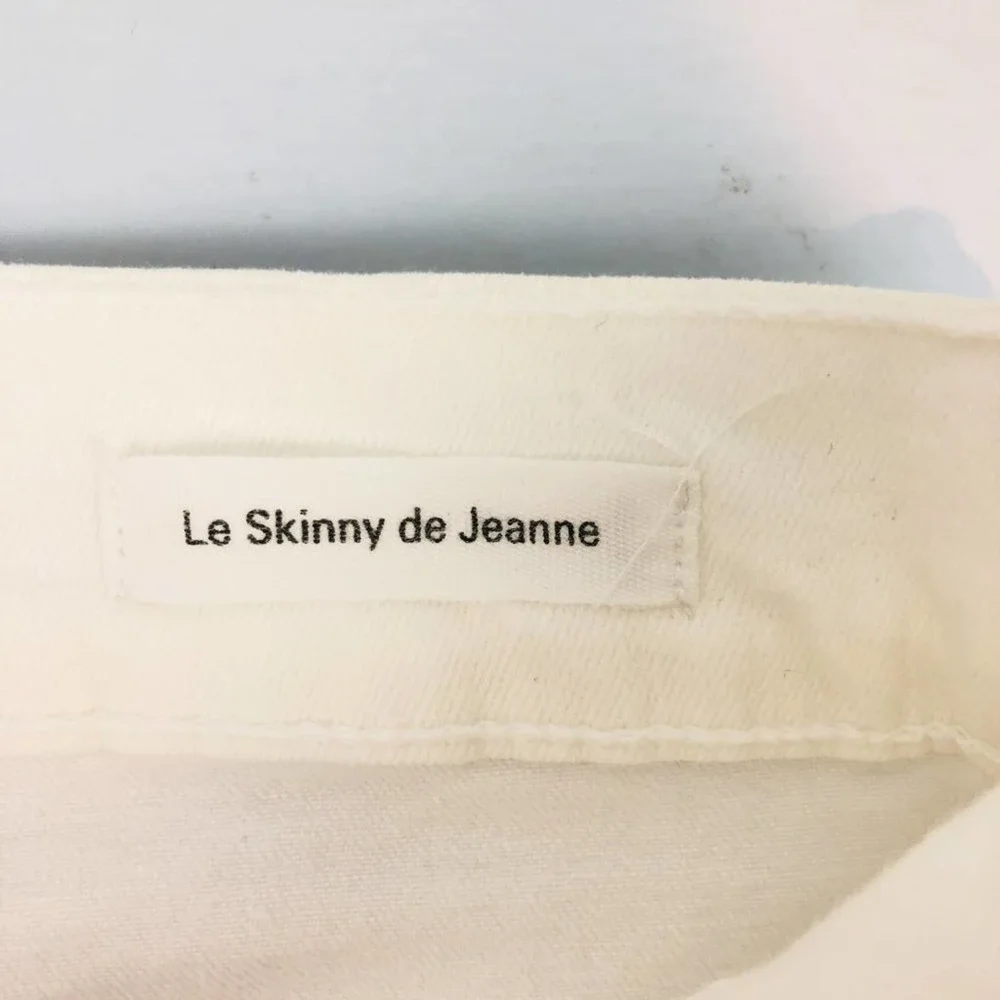 NWOT FRAME LE SKINNY DE JEANNE DISTRESSED RAW HEM JEAN 27